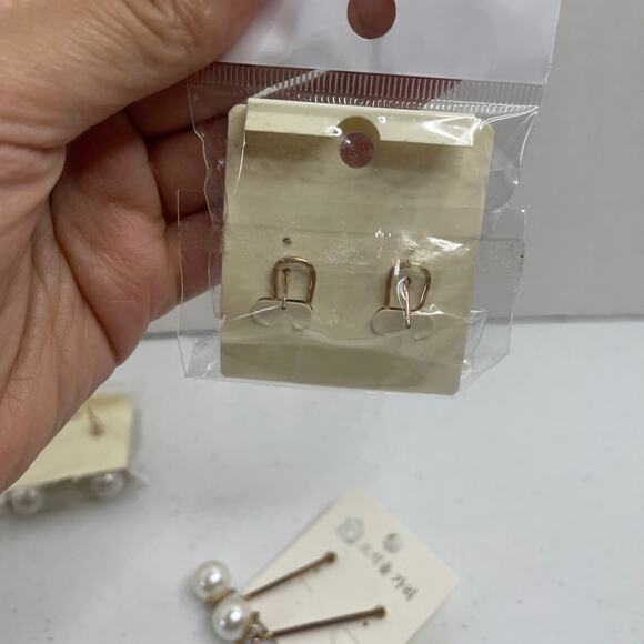 NWT Lot Of 3 Earrings Piercing Gold Pearl Dangling Gemstone Flower Shiny - Picture 7 of 10